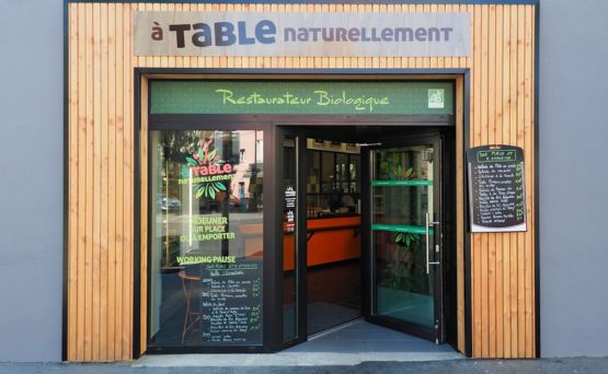 a table naturellement exterieur format ok